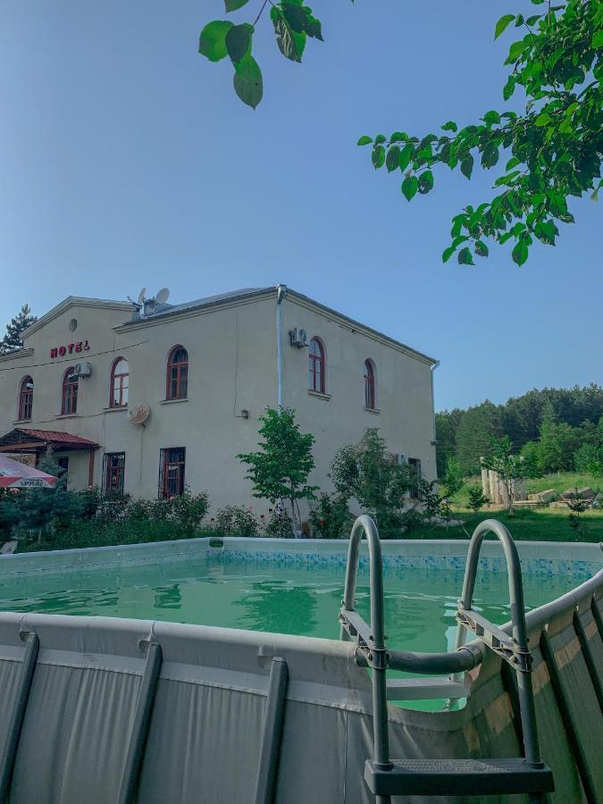 Hotel Kakhaberi Tetritskaro Exteriör bild