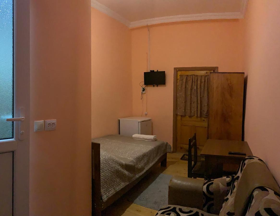 Hotel Kakhaberi Tetritskaro Exteriör bild