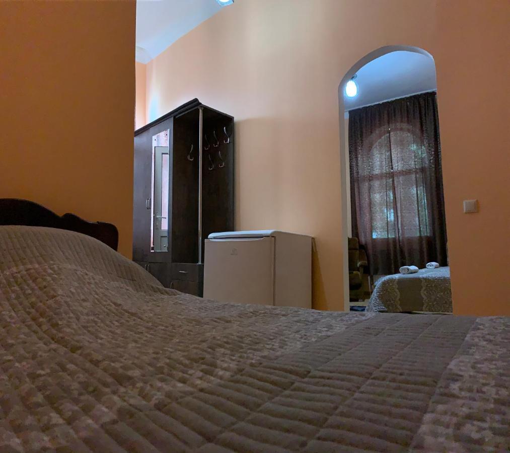 Hotel Kakhaberi Tetritskaro Exteriör bild