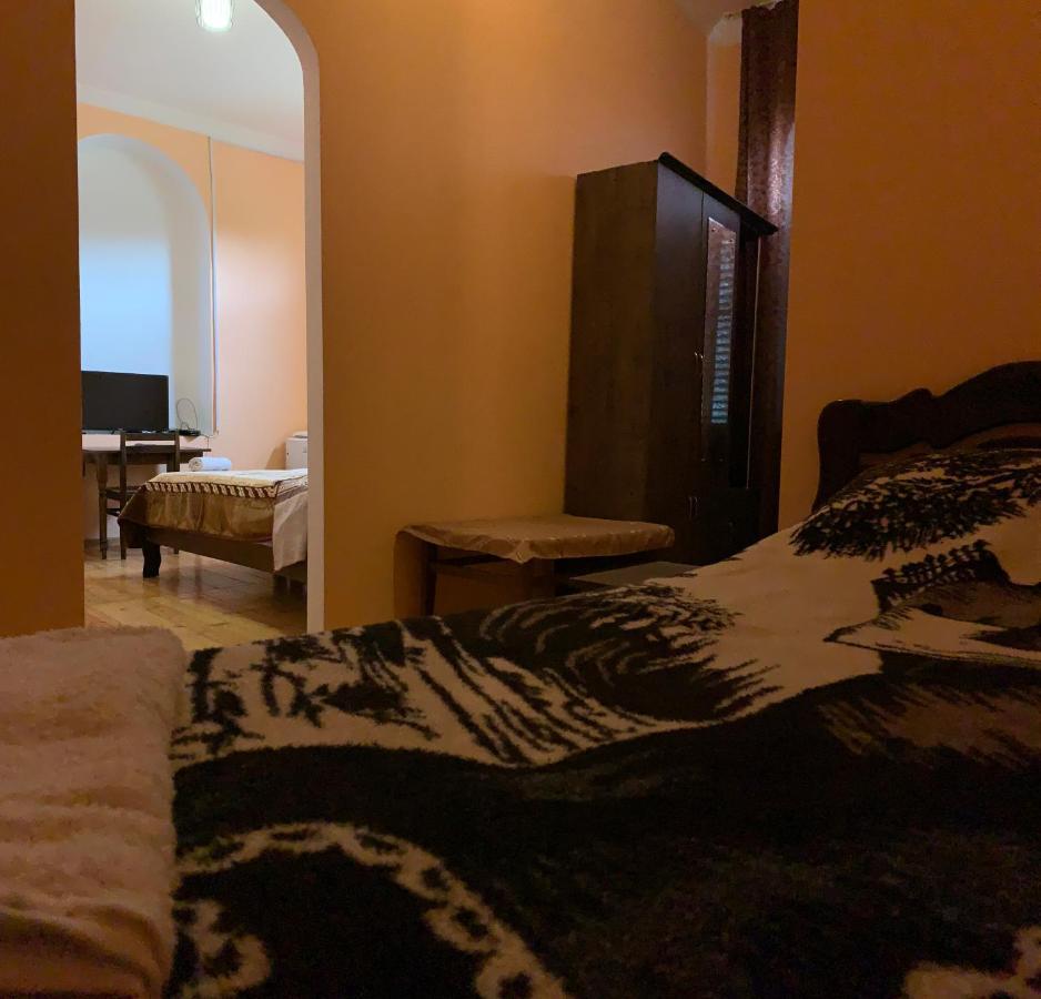 Hotel Kakhaberi Tetritskaro Exteriör bild