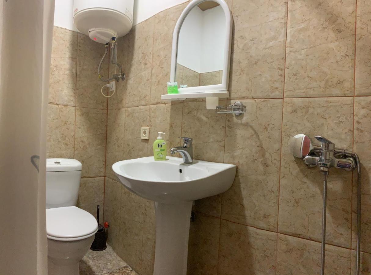 Hotel Kakhaberi Tetritskaro Exteriör bild