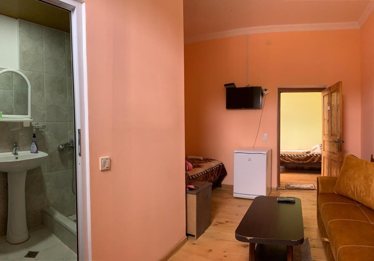 Hotel Kakhaberi Tetritskaro Exteriör bild