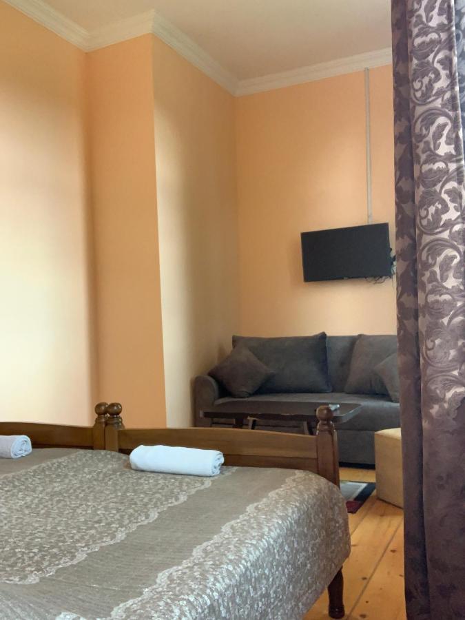 Hotel Kakhaberi Tetritskaro Exteriör bild