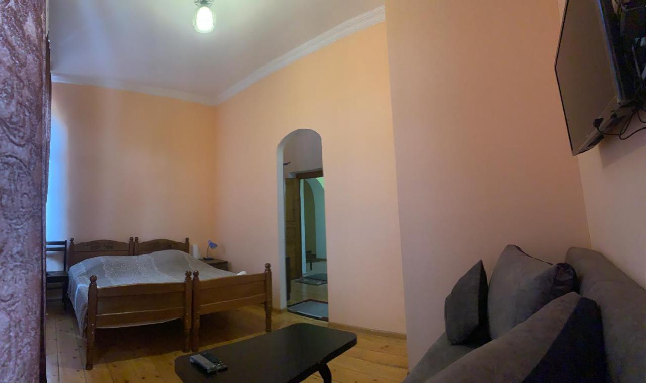 Hotel Kakhaberi Tetritskaro Exteriör bild