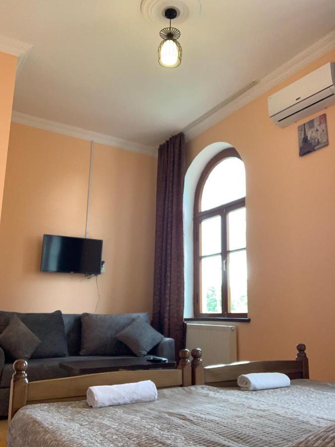 Hotel Kakhaberi Tetritskaro Exteriör bild