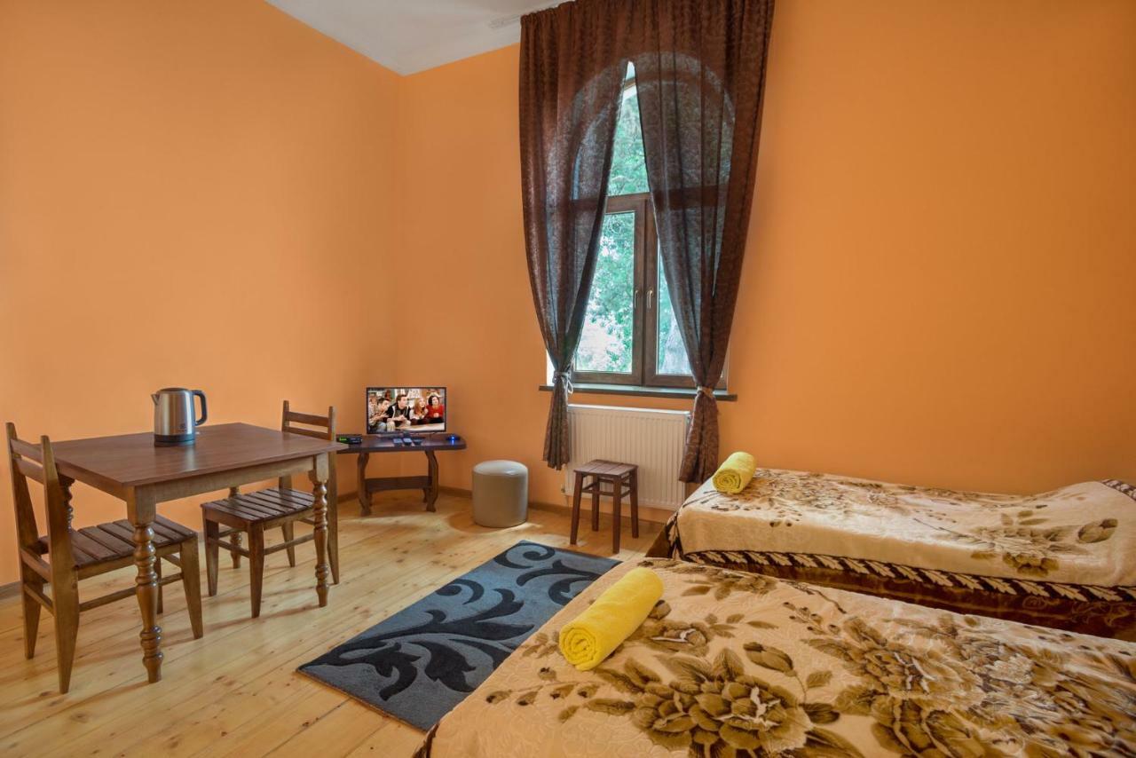 Hotel Kakhaberi Tetritskaro Exteriör bild